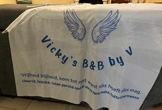 Vicky Arrachart heeft al een vlag laten maken voor haar nieuwe Bed & Breakfast in Calabrië